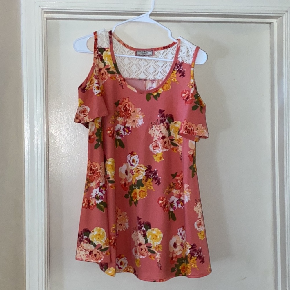 EUC C’est La Vie Women’s Cold Shoulder Floral Tunic